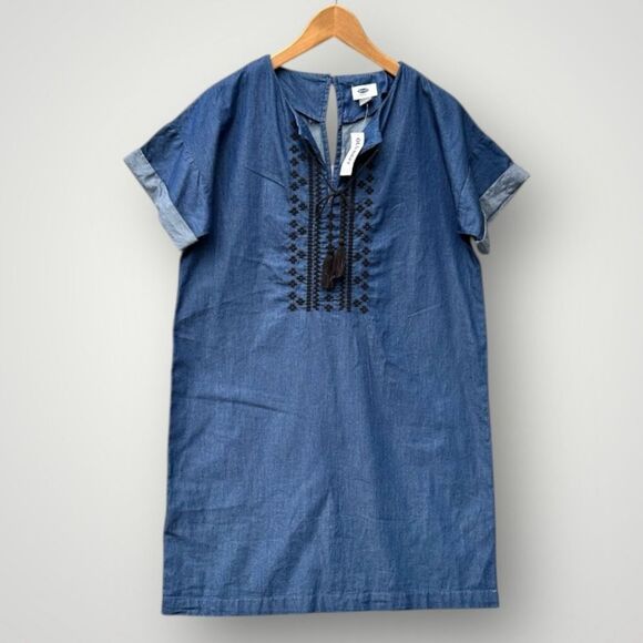 Old Navy Dresses & Skirts - 🎉5 for $45🎉 NWT Old navy dress size M denim blue